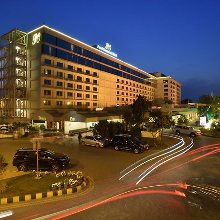 Pearl Continental Hotel, Lahore Exterior photo The hotel at night