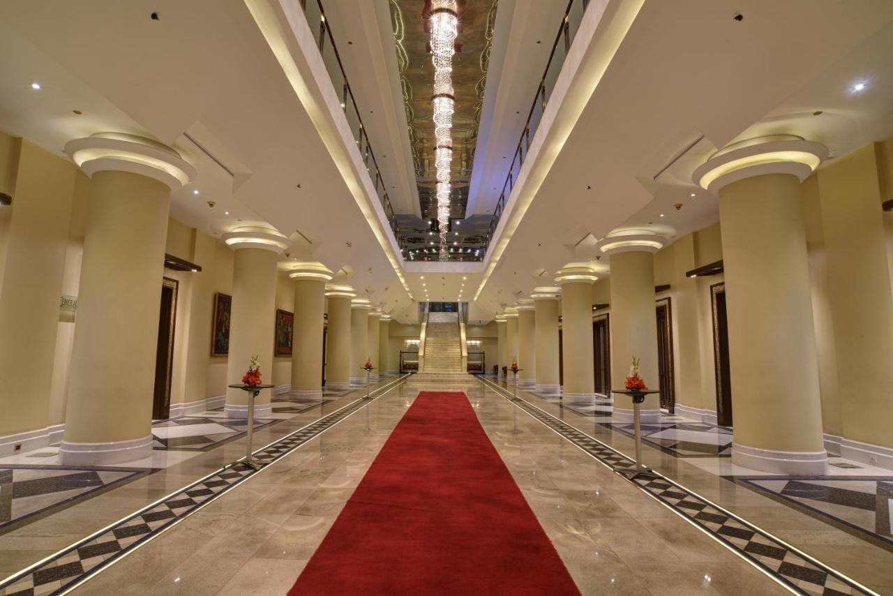 Pearl Continental Hotel, Lahore Exterior photo The interior of the hotel