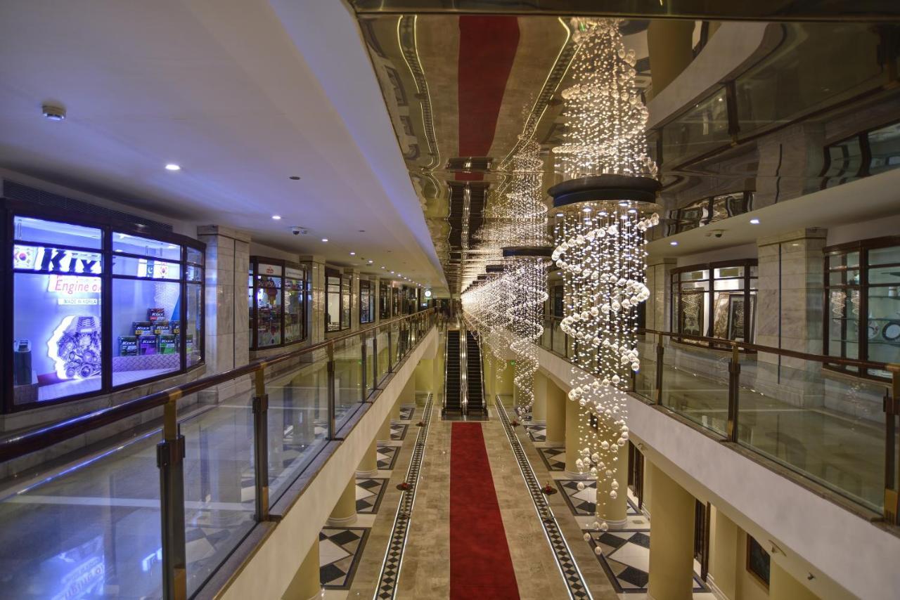 Pearl Continental Hotel, Lahore Exterior photo The interior of the mall