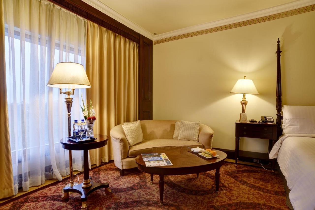 Pearl Continental Hotel, Lahore Exterior photo A room at the hotel