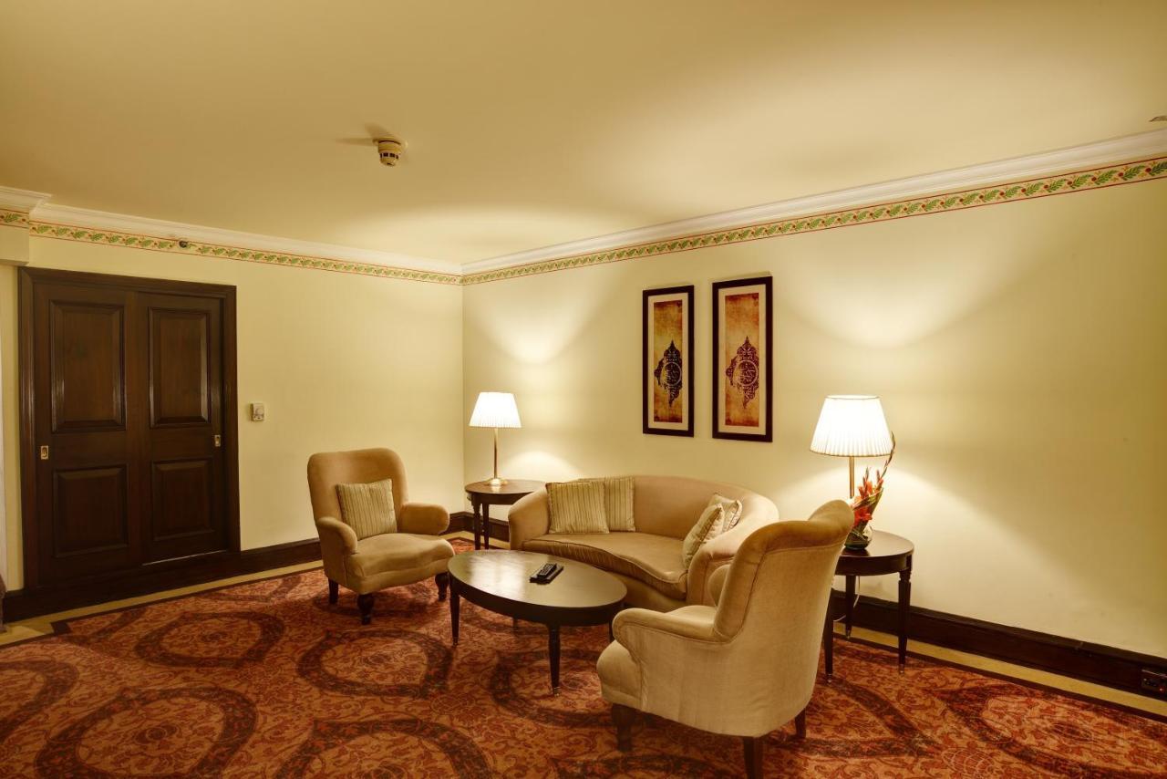 Pearl Continental Hotel, Lahore Exterior photo A living room