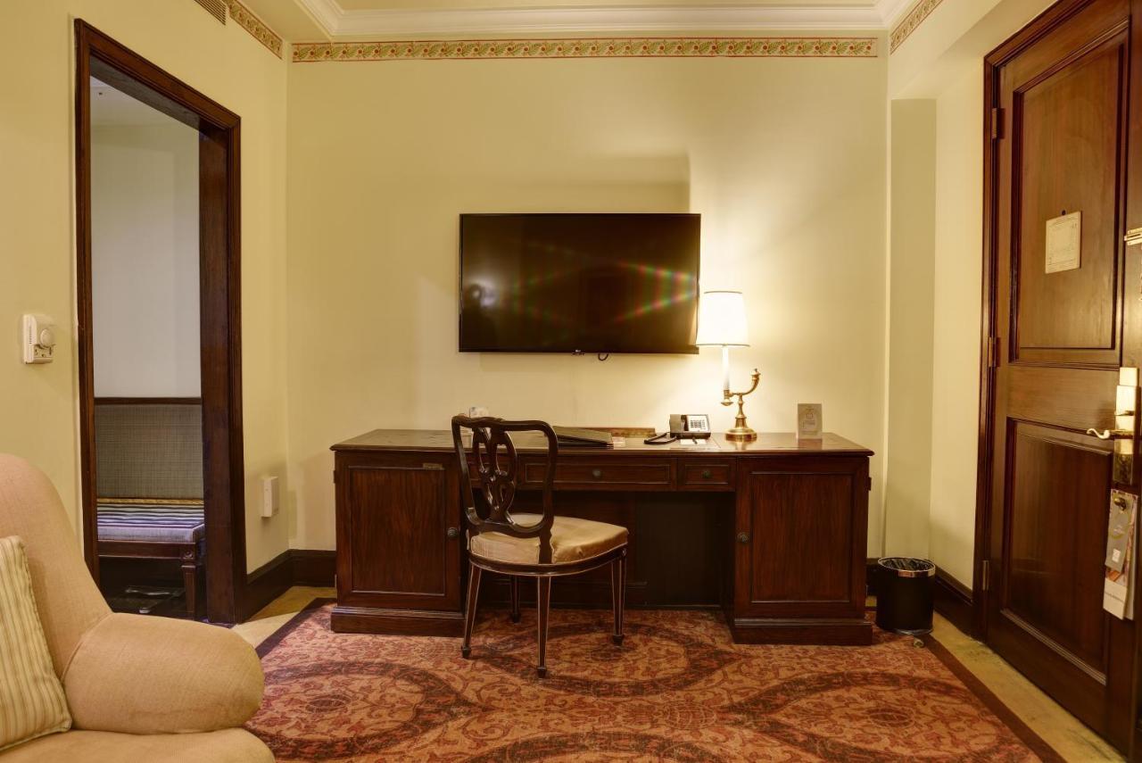 Pearl Continental Hotel, Lahore Exterior photo A room at the hotel
