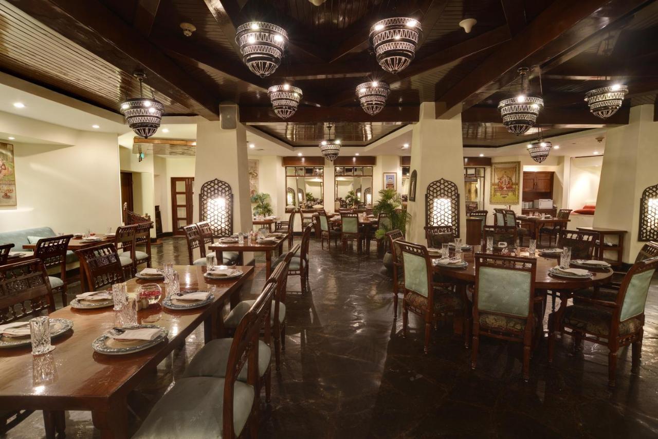 Pearl Continental Hotel, Lahore Exterior photo The interior of the restaurant