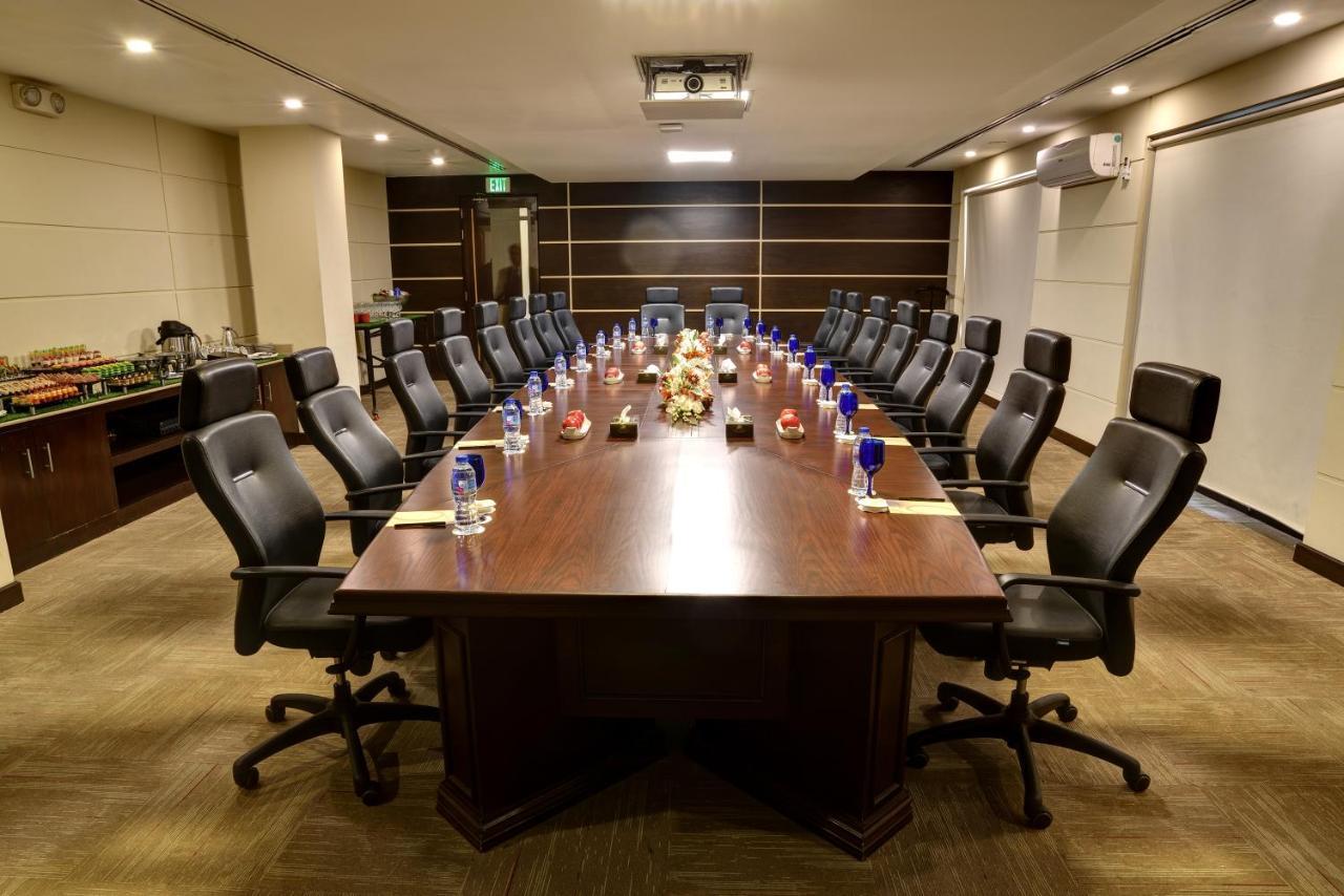 Pearl Continental Hotel, Lahore Exterior photo Boardroom at the hotel