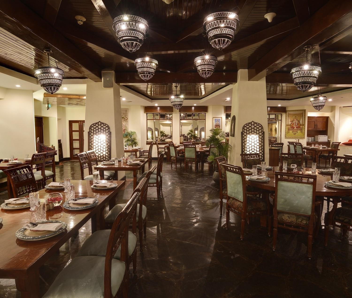 Pearl Continental Hotel, Lahore Exterior photo The interior of the restaurant