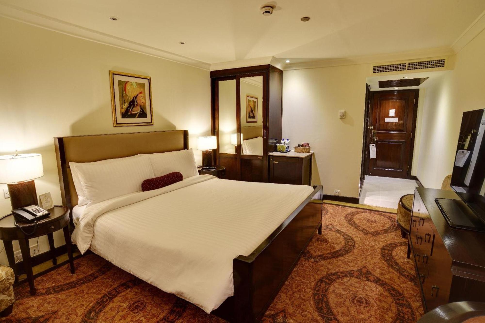 Pearl Continental Hotel, Lahore Exterior photo A room at the Taj Mahal Palace