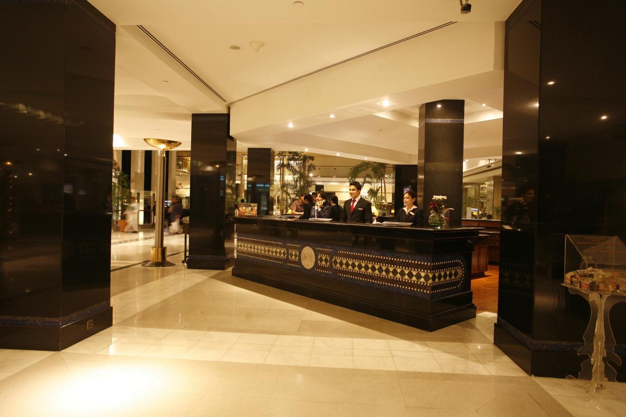 Pearl Continental Hotel, Lahore Exterior photo The lobby of the hotel