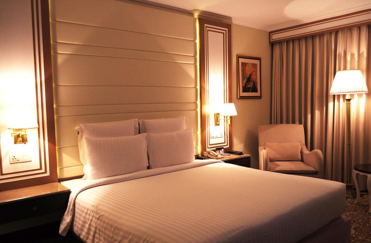 Pearl Continental Hotel, Lahore Exterior photo A bedroom at the Taj Bengal