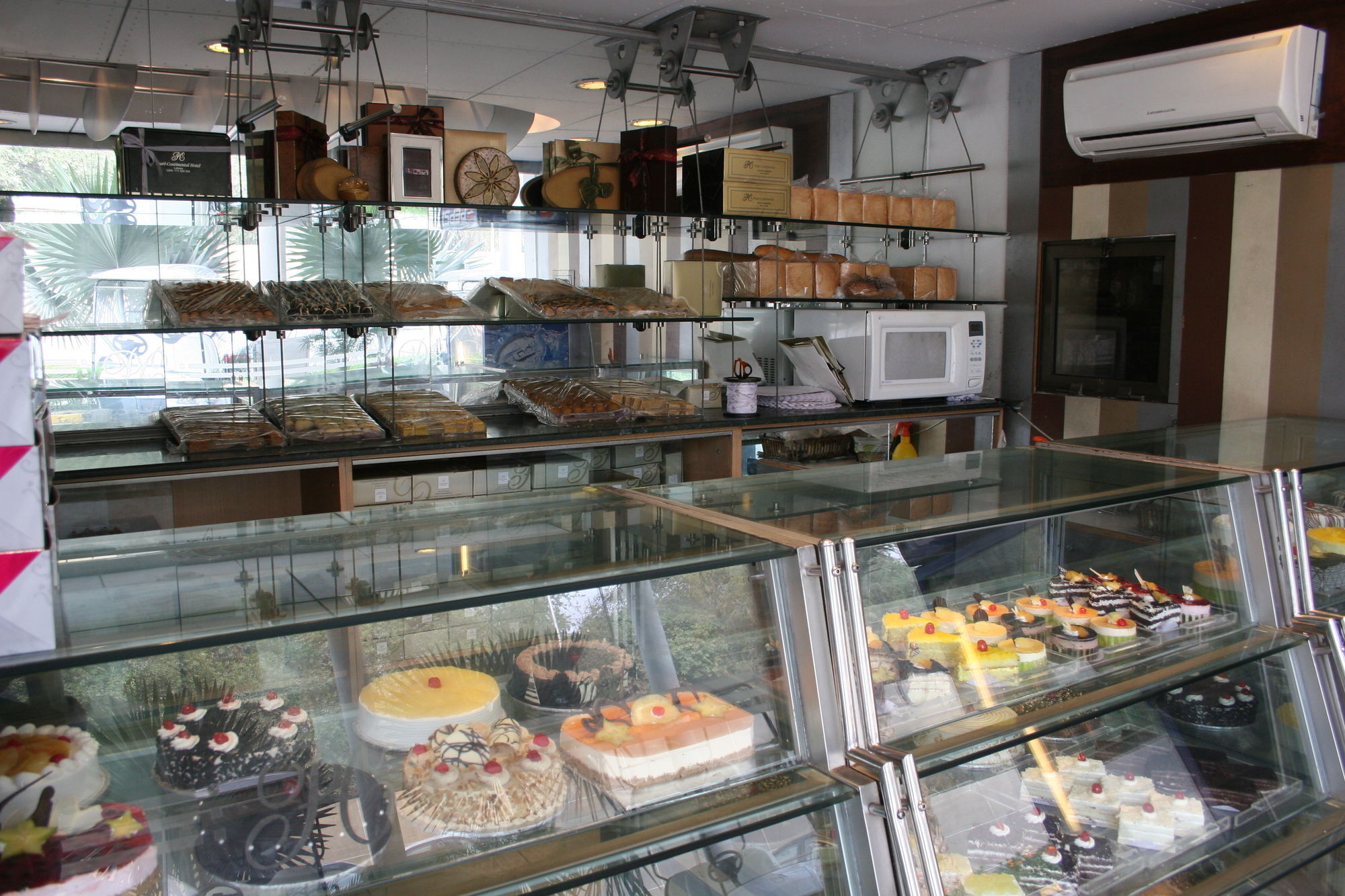 Pearl Continental Hotel, Lahore Exterior photo A pastry shop in Mumbai, India
