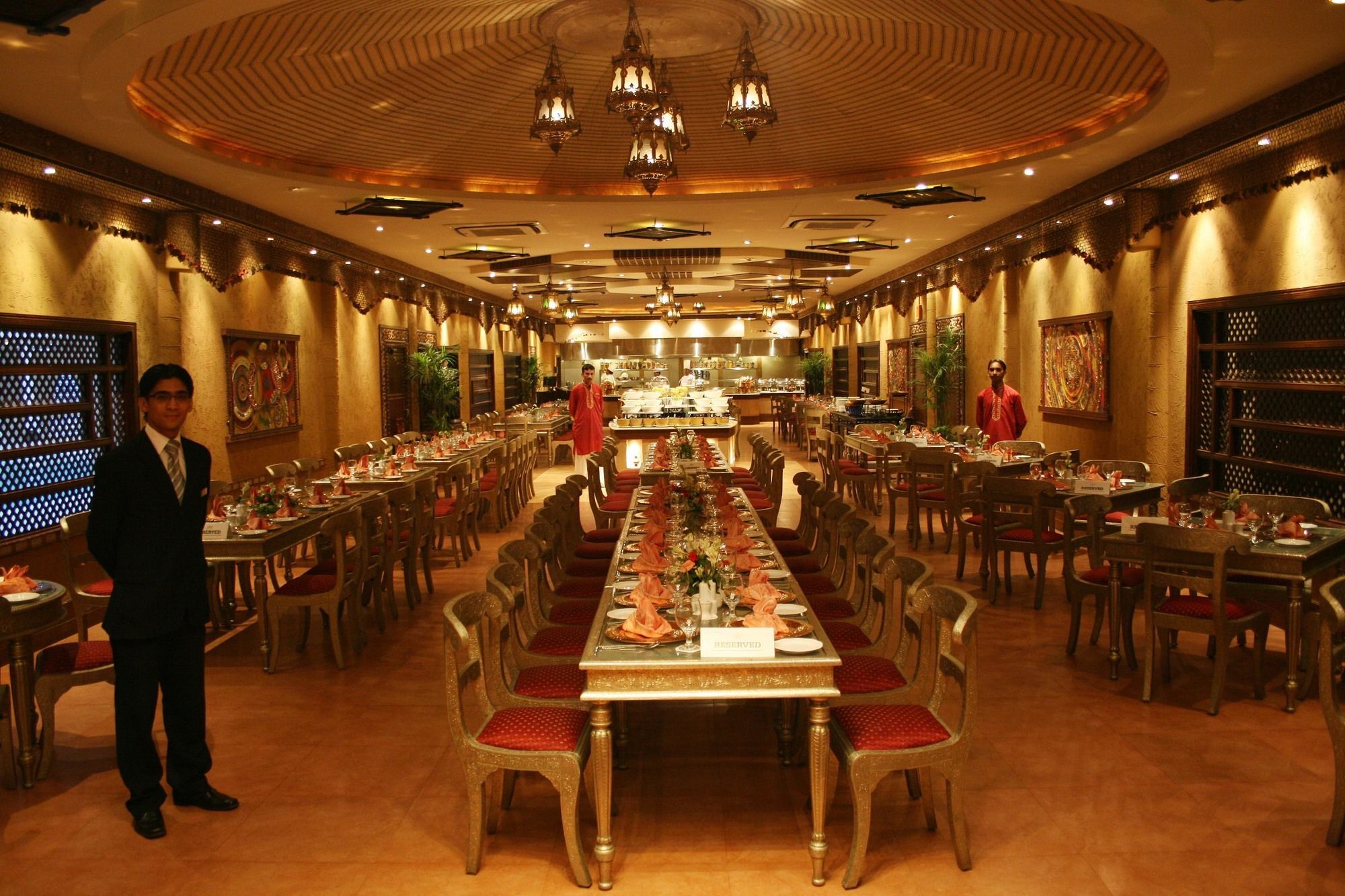 Pearl Continental Hotel, Lahore Facilities photo The interior of the restaurant