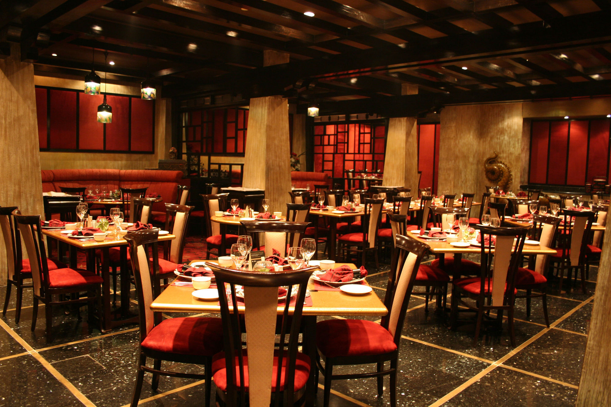Pearl Continental Hotel, Lahore Exterior photo The interior of a typical restaurant