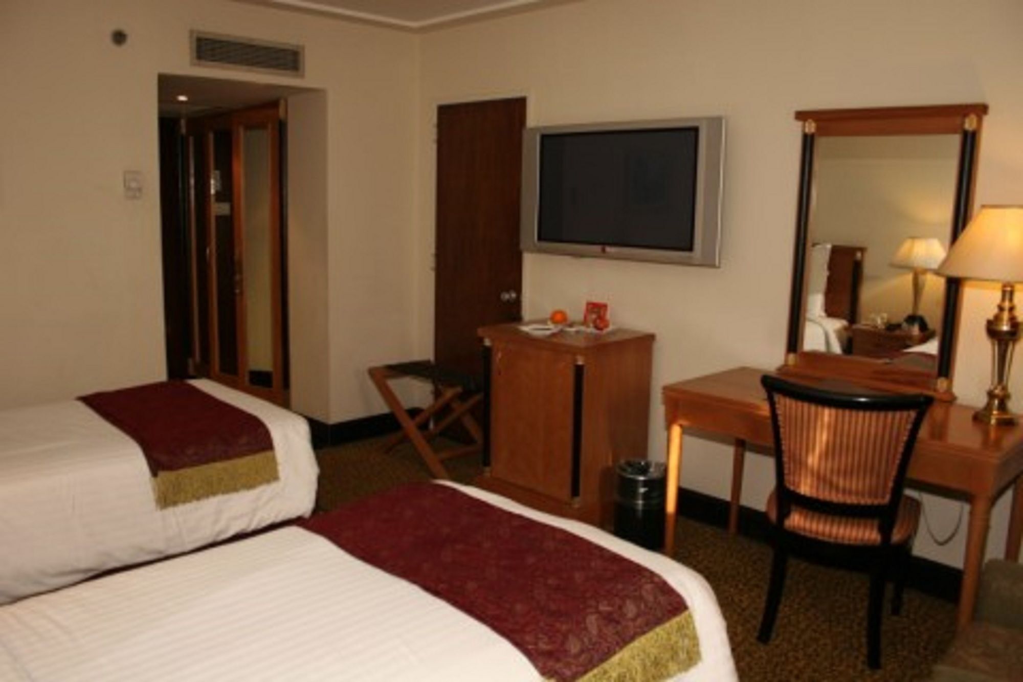 Pearl Continental Hotel, Lahore Exterior photo A room at the hotel